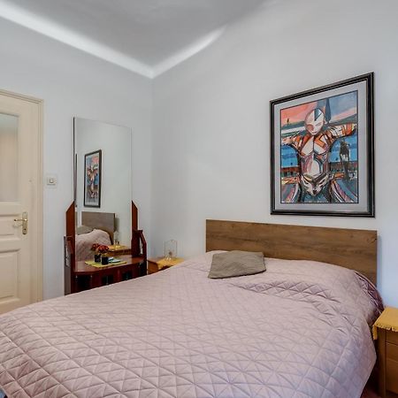 City Apartment With Garden - Happy Rentals Fiume Esterno foto