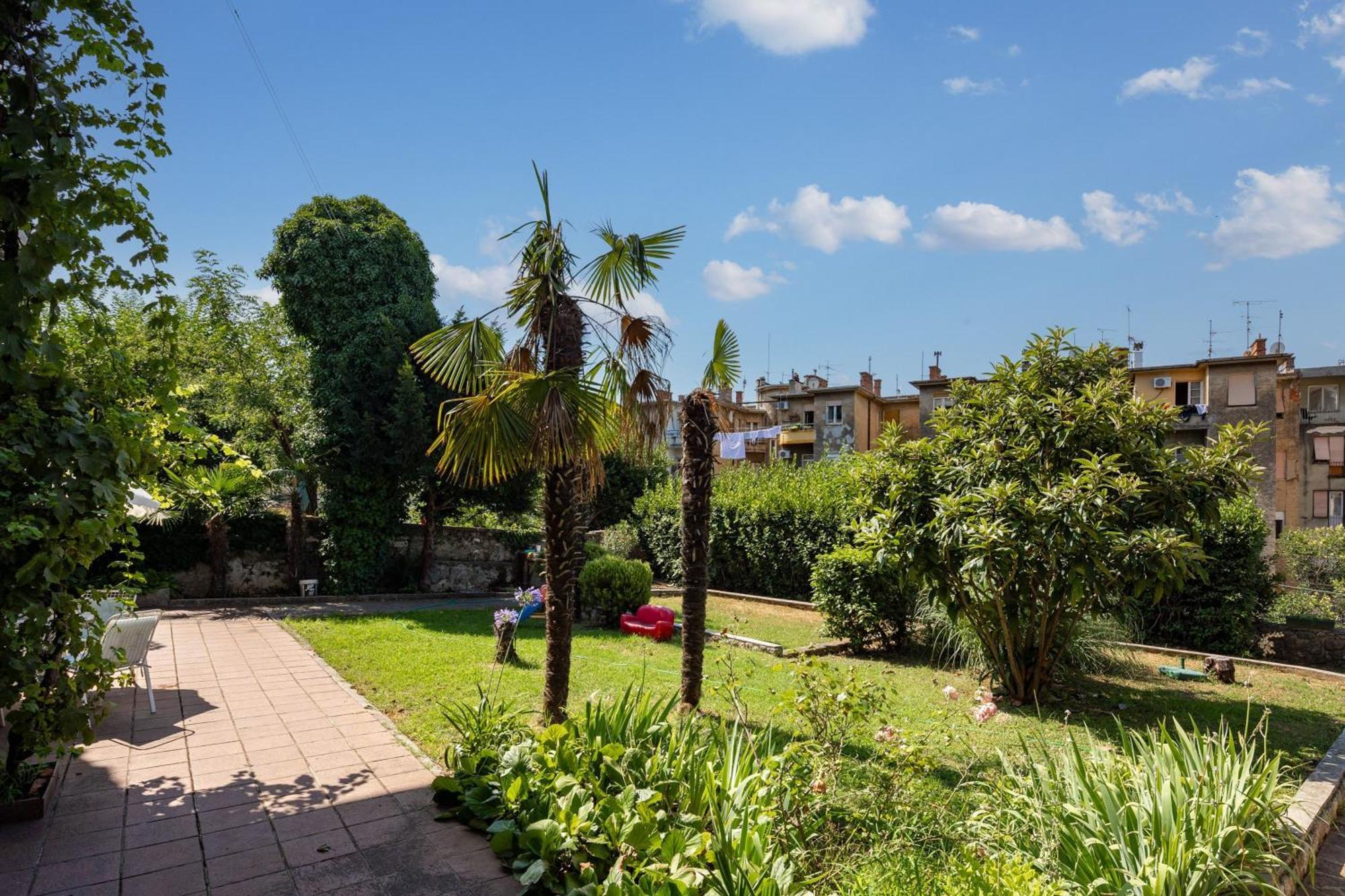 City Apartment With Garden - Happy Rentals Fiume Esterno foto