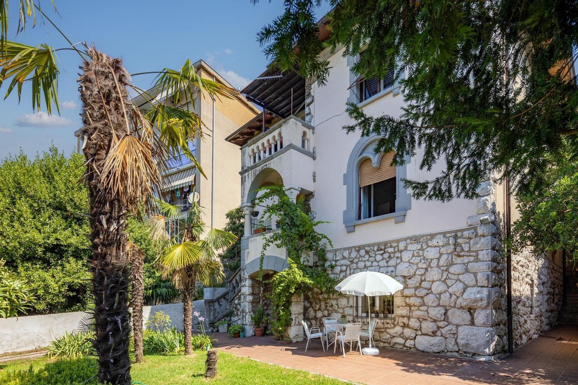 City Apartment With Garden - Happy Rentals Fiume Esterno foto