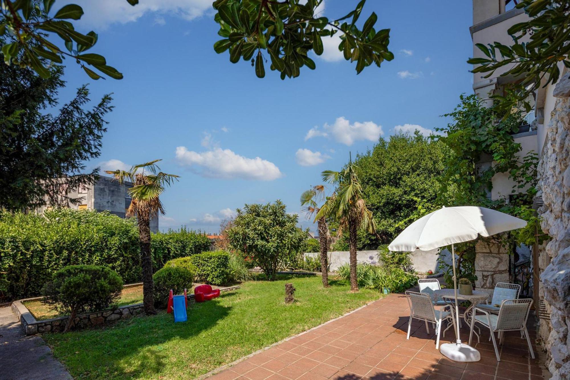 City Apartment With Garden - Happy Rentals Fiume Esterno foto